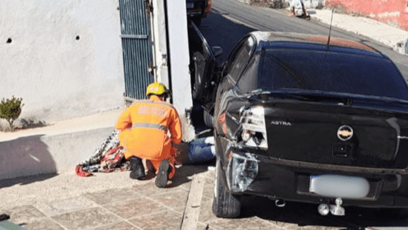 Acidente em Belo Horizonte: Homem é arrastado por carro desgovernado