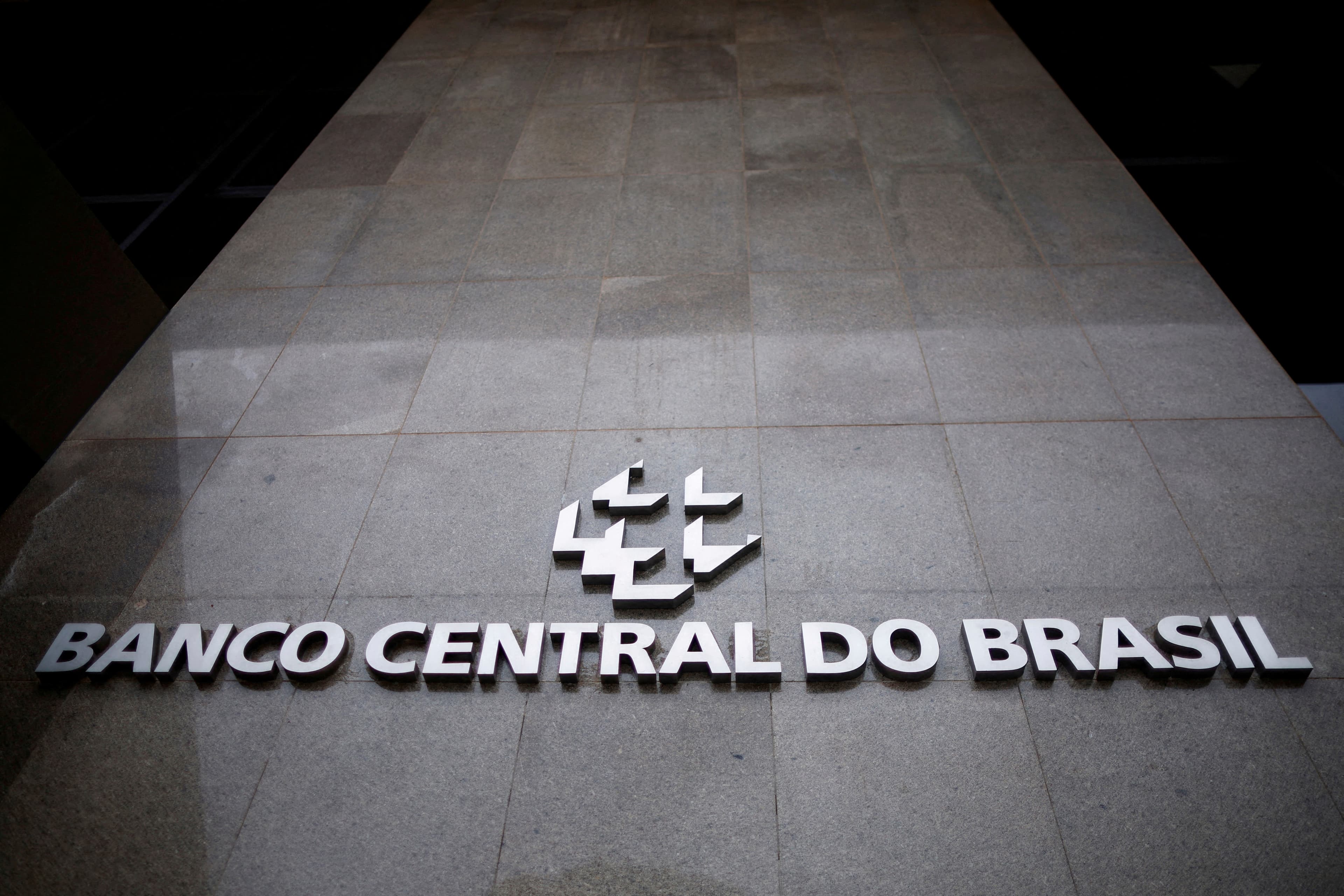 Banco Central liquida Sefer Investimentos devido a irregularidades