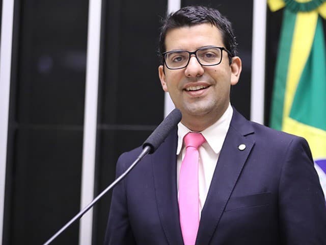 Deputado Marcelo Queiroz é alvo de investigação por fraudes em licitações