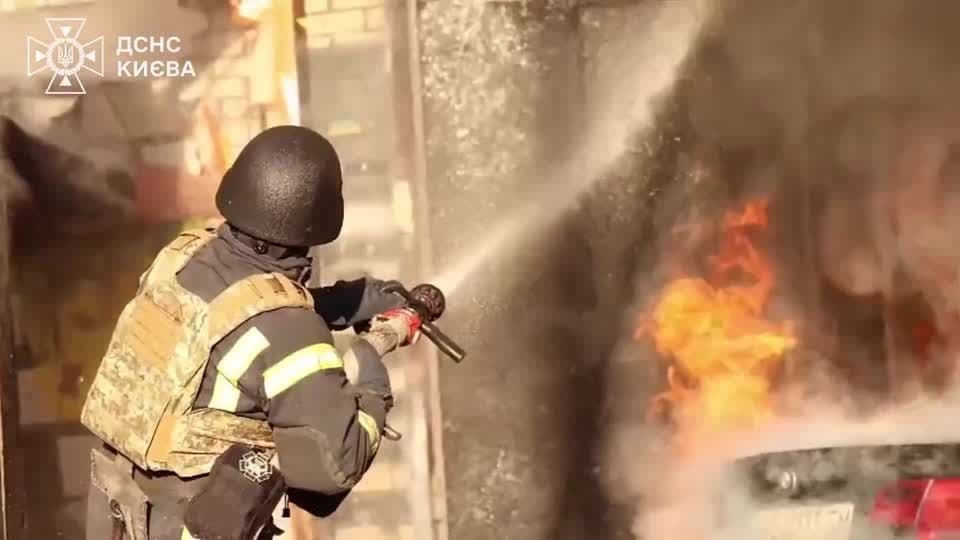 Kiev sofre ataques aéreos da Rússia com feridos e incêndios.