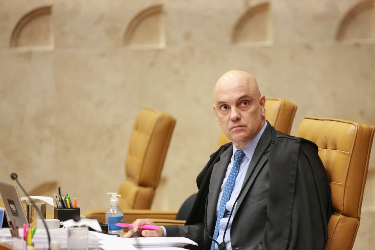 Oposição intensifica críticas a Alexandre de Moraes em vésperas de julgamento do STF