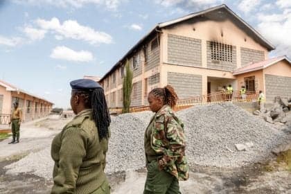 Alunas são detidas por incêndio fatal em internato no Quênia