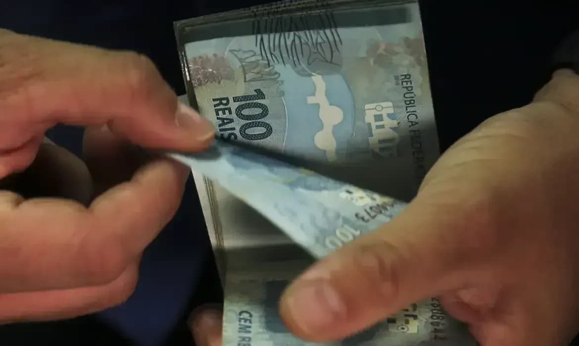 Programa Desenrola 2.0 limita crédito e permite uso do FGTS