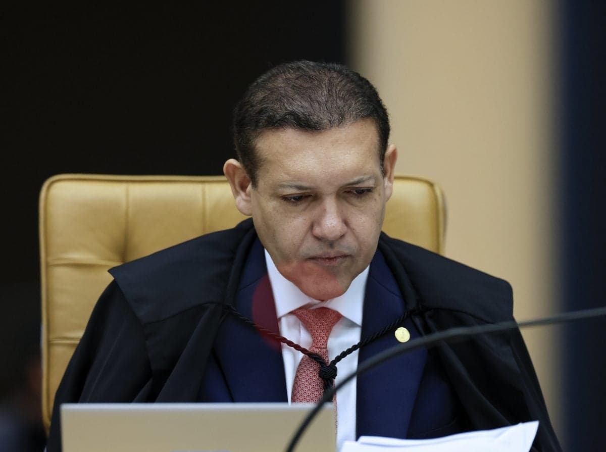 TSE suspende postagens ilegais contra Lula durante campanha eleitoral