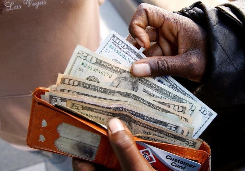 Dólar em alta com tensão no Irã e temor de crise no abastecimento
