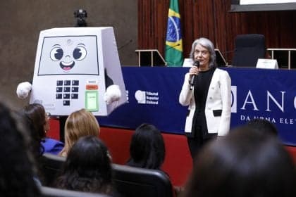 Cármen Lúcia defende sistema de urna eletrônica como seguro contra fraudes