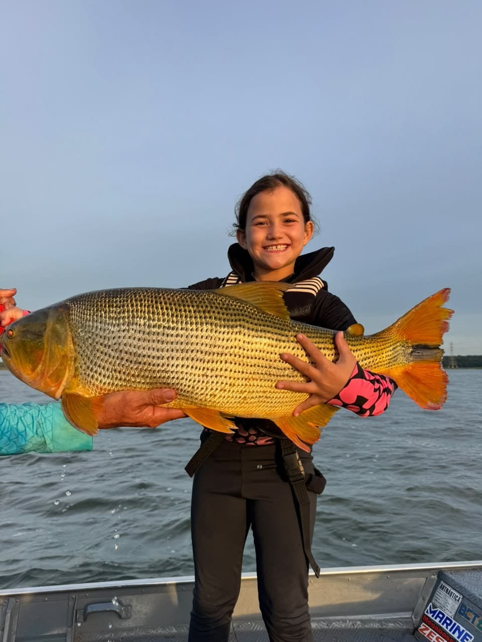 Heloísa de 7 anos quebra recorde brasileiro de pesca no Paraná