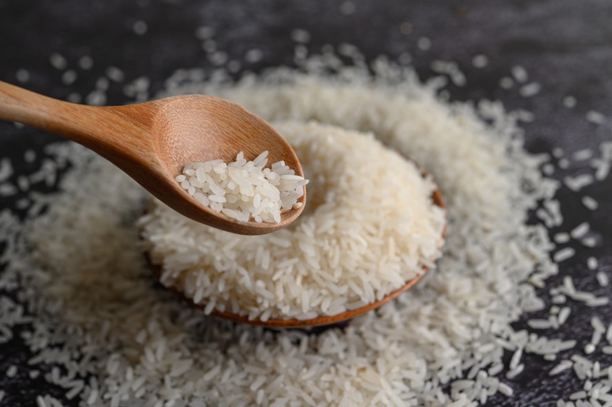 Conab anuncia preço de R$ 4 por quilo para arroz importado